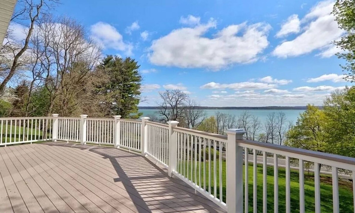 Seneca Falls House | Cayuga Lake Escape! Private Dock on Wine Trail + Fire Pit. Great for Groups.
