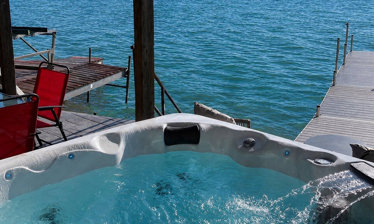 Seneca Falls House | Cayuga Lakefront | Hot Tub | Fire Pit | Kayaks