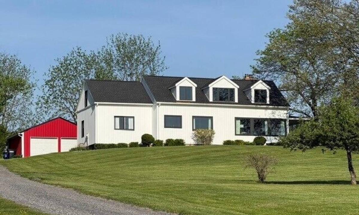 Town of Ledyard Cottage | Cayuga Sunshine: Luxury on Cayuga Lake. Close to Aurora!