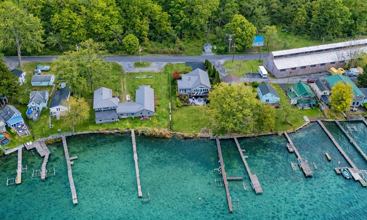 Cayuga House | Cayuga Waterfront | Al Fresco Dining | 14 Guests