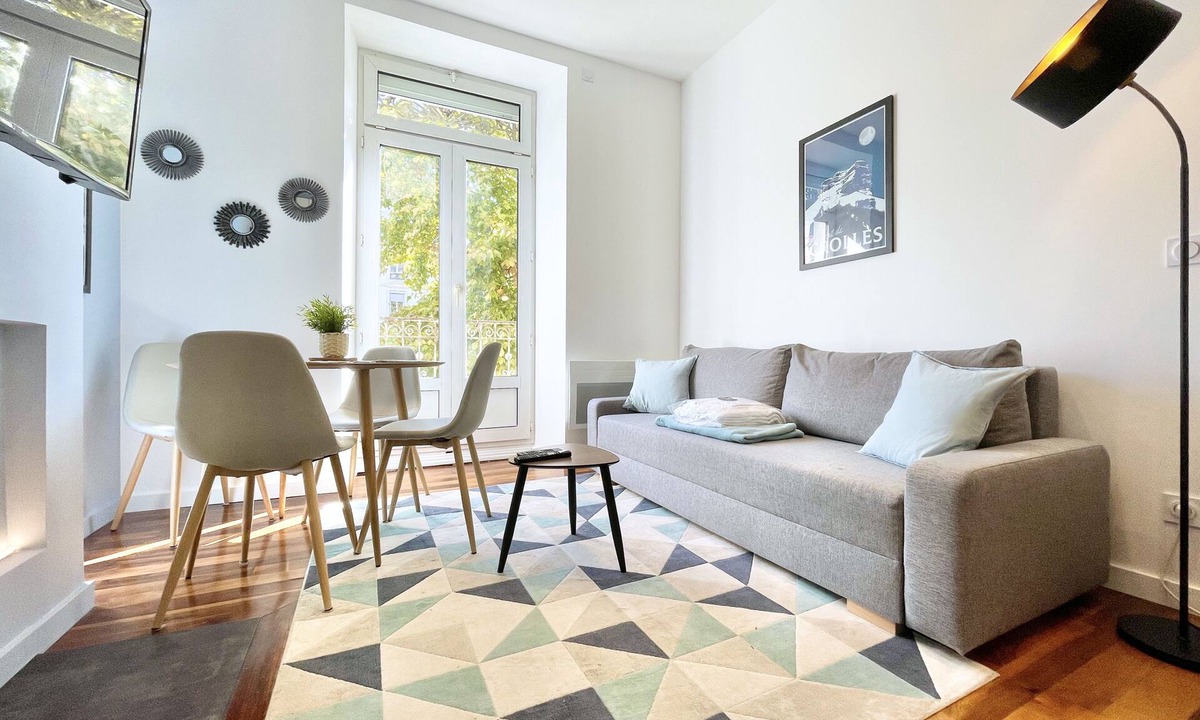 Quartier Chorier-Berriat Apartment | #CC Le Cadet 👨‍👩‍👦‍👦| Jean Jaurès | A, B and E tramway| T2 equipped