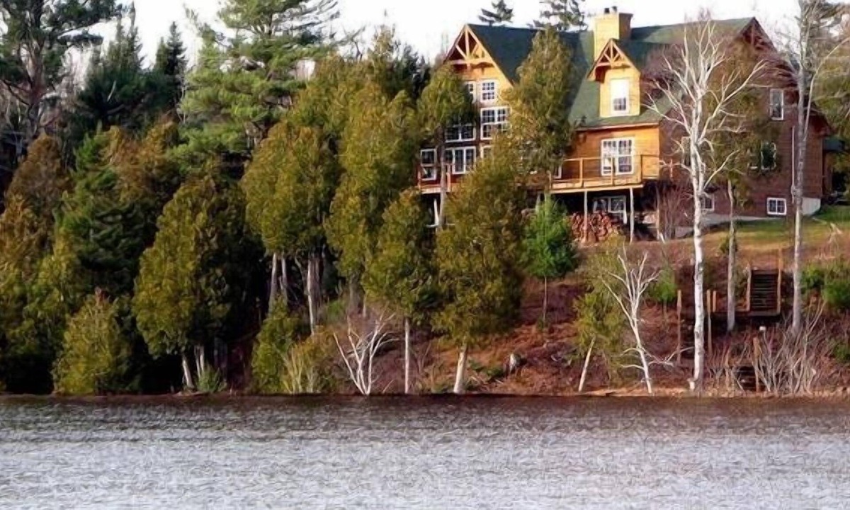 Weldford Cabin | Cedar Brook Landing River Lodge - Browns Yard