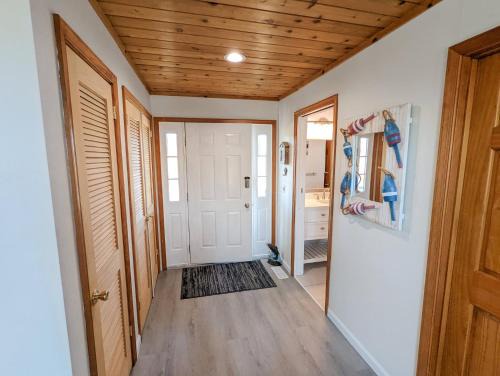 Deep Hole House | Cedar Cove - Waterfront home with Fire pit!