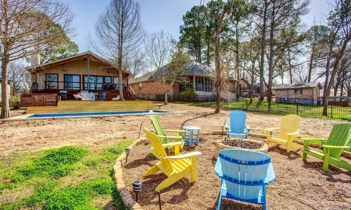 Gun Barrel City House | Cedar Creek Lakefront Vacation Rental w/Pool