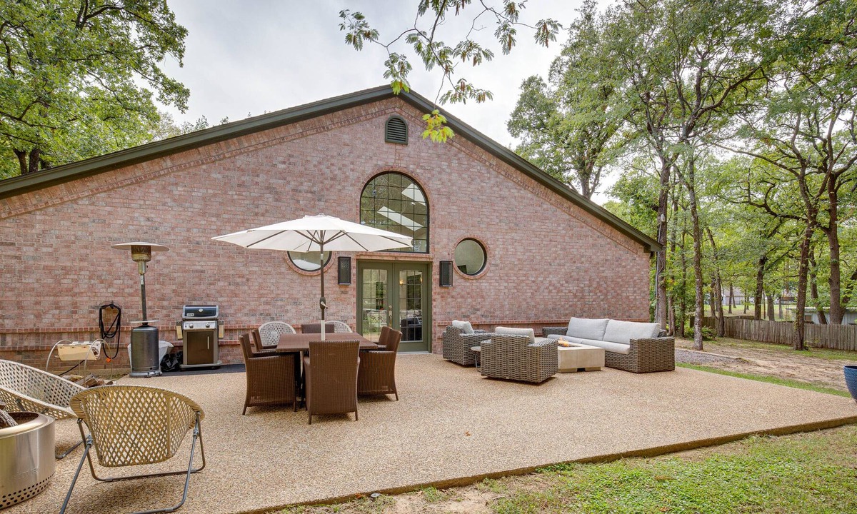 Malakoff House | Cedar Creek Lake Retreat - Near Wedding Venues
