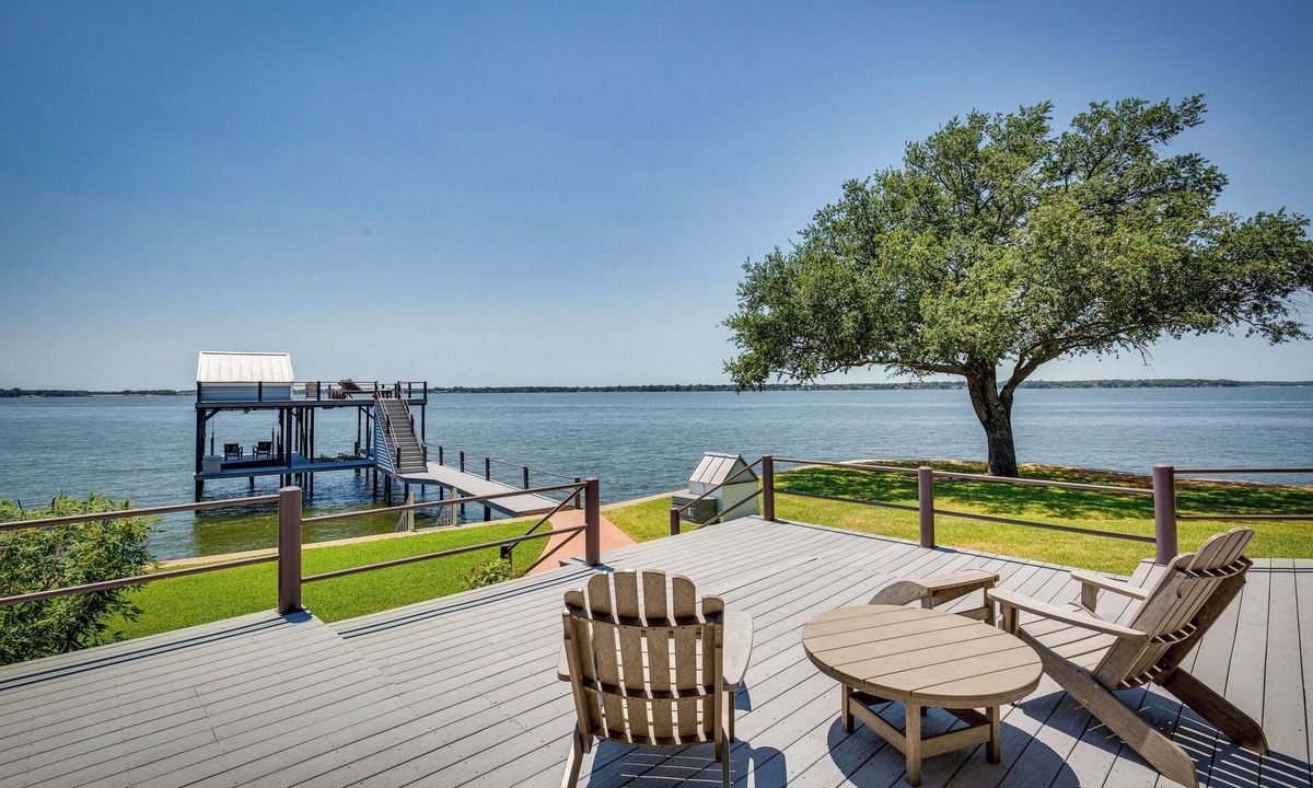 Leisure Land House | Cedar Creek Lake Views: Gorgeous Mabank House!