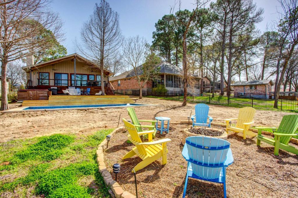 Gun Barrel City House | Cedar Creek Lakefront Vacation Rental w/Pool