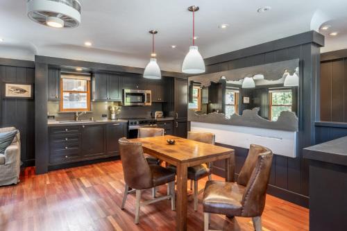 Homewood House | Cedar Crest - Woodpecker Cottage 7