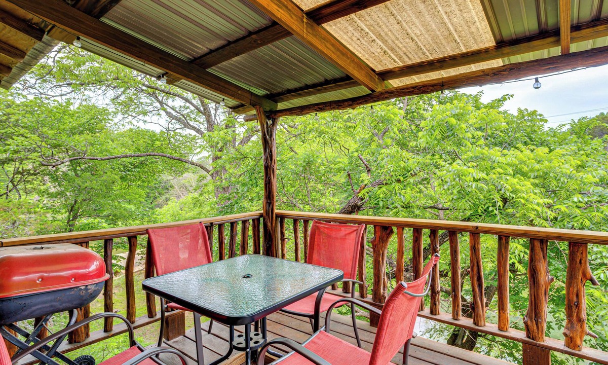 Davis Cabin | 'Cedar Falls Cabin 5': 1/2 Mile to Turner Falls