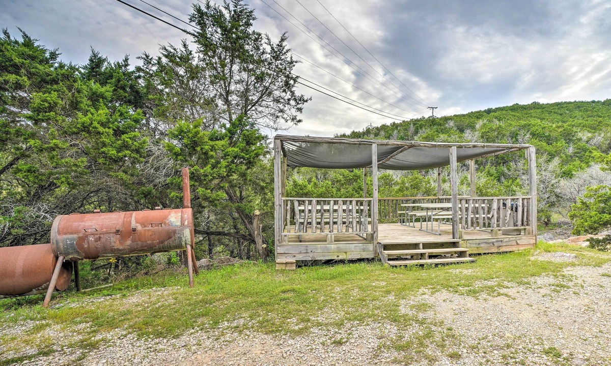 Davis Cottage | 'cedar Falls Cabin 5': 1/2 Mile to Turner Falls