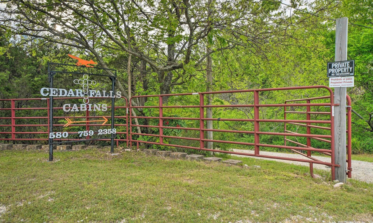 Davis Cottage | Cedar Falls Cabin: Nestled by Honey Creek