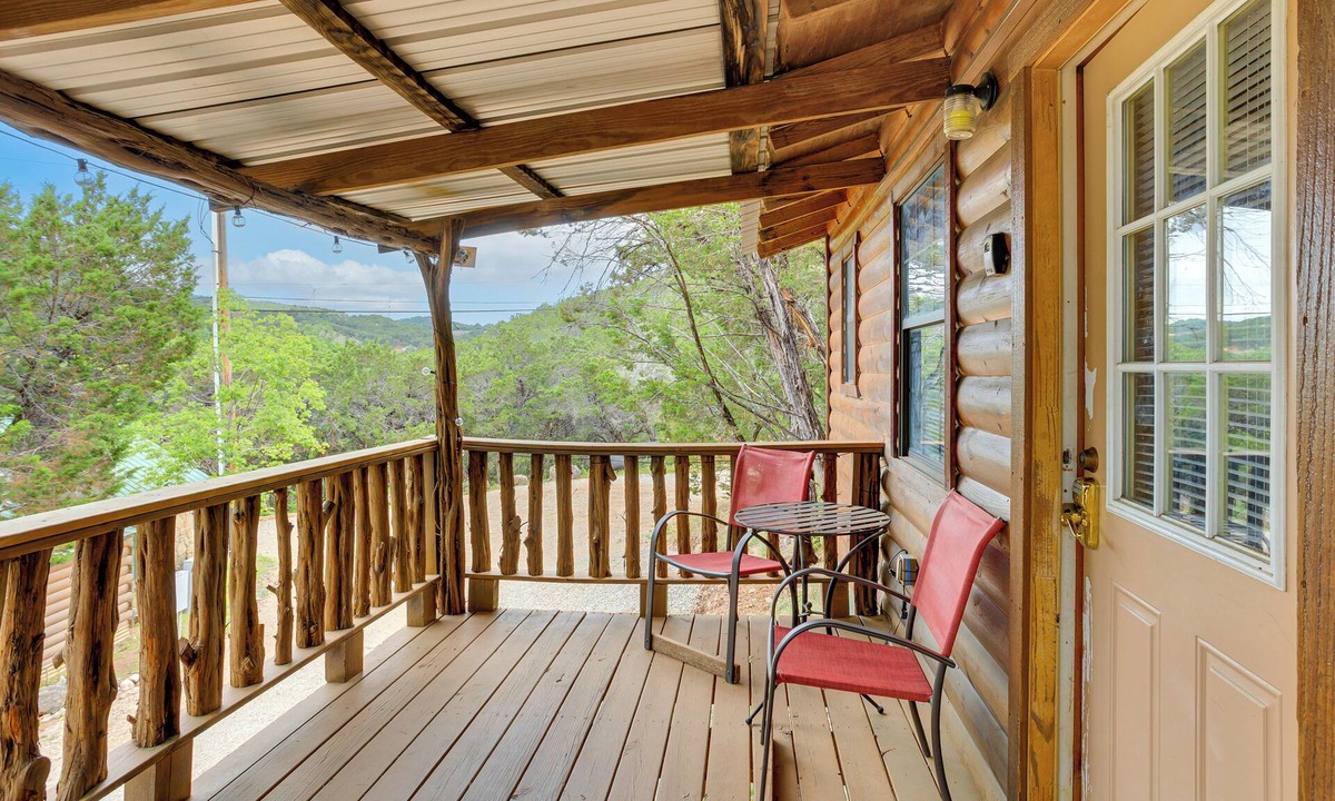 Davis Apartment | ‘Cedar Falls Cabins #6’: Hillside w/Views!