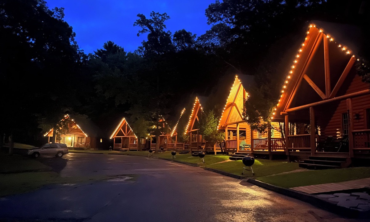 Lake Delton Hotel | Cedar Lodge and Settlement