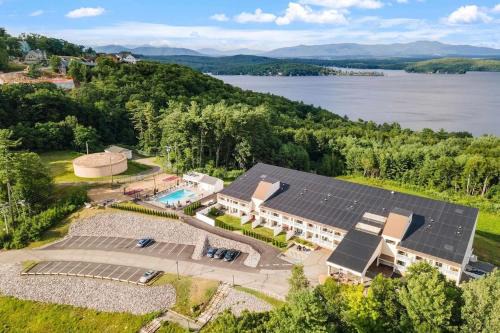 Weirs Beach Apartment | Cedar Lodge Condo with Loft and private balcony