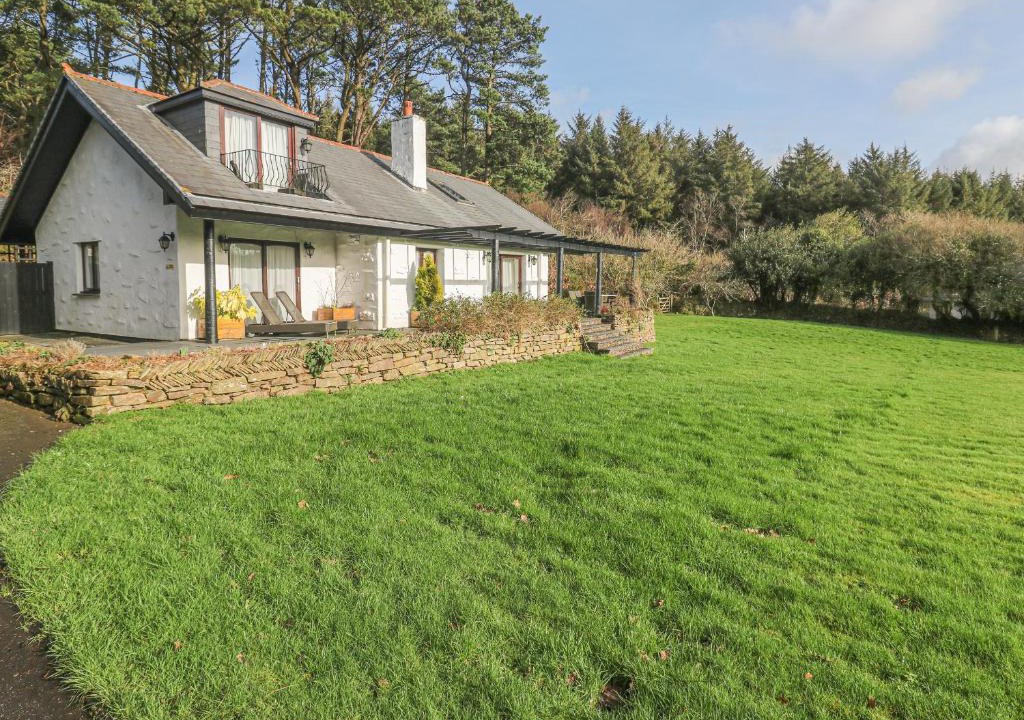 St Wenn House | Cedar Lodge