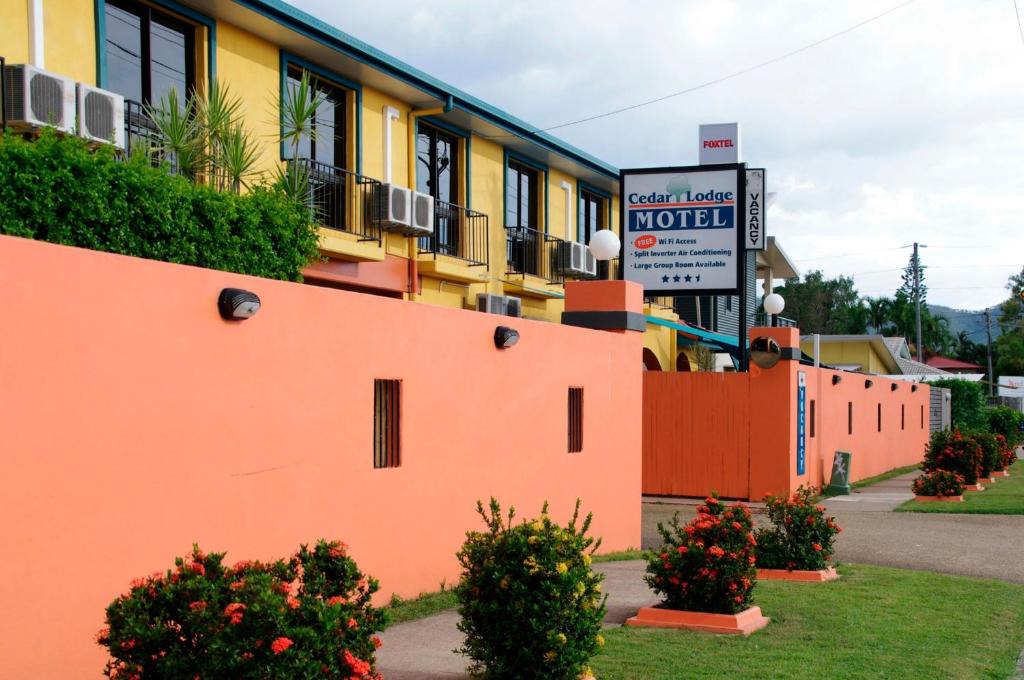 Aitkenvale Hotel | Cedar Lodge Motel