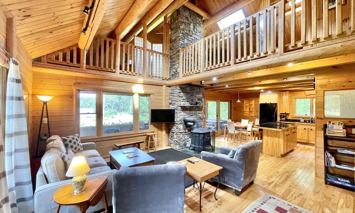 Boothbay Cabin | Cedar Lodge - Upscale Cabin on Knickerbocker Lake!