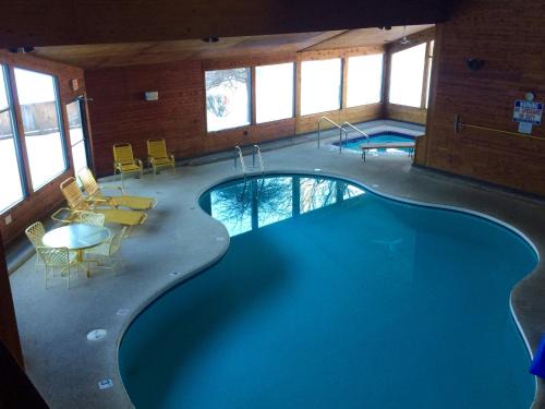 Marquette Hotel | Cedar Motor Inn