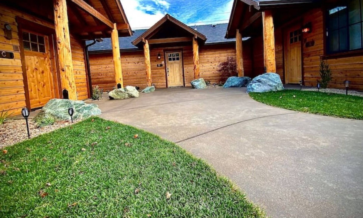 Grants Pass House | Cedar Mountain - Suite C