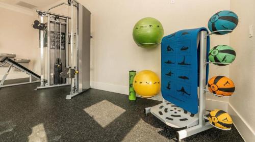 North Buttercup Creek Apartment | Cedar Park Apt -Pool, Gym, TV, Kitchen, Laundry