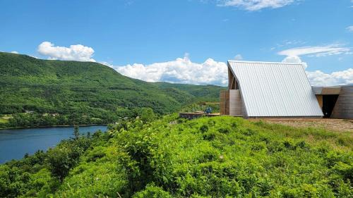 Grand-Etang Villa | Cedar Peak - Design-Forward Barrier-Free Chalet