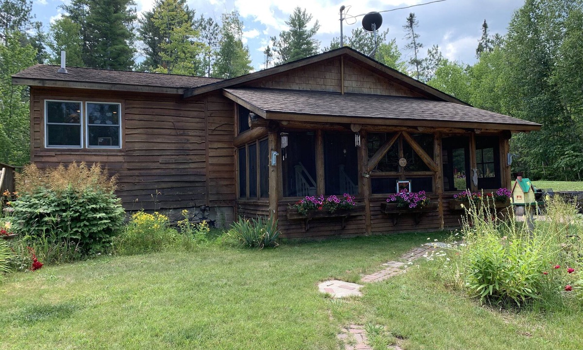 Upper Peninsula Michigan House | Cedar + Pine-Finnish Sauna, XC Skiing, Snowmobiling