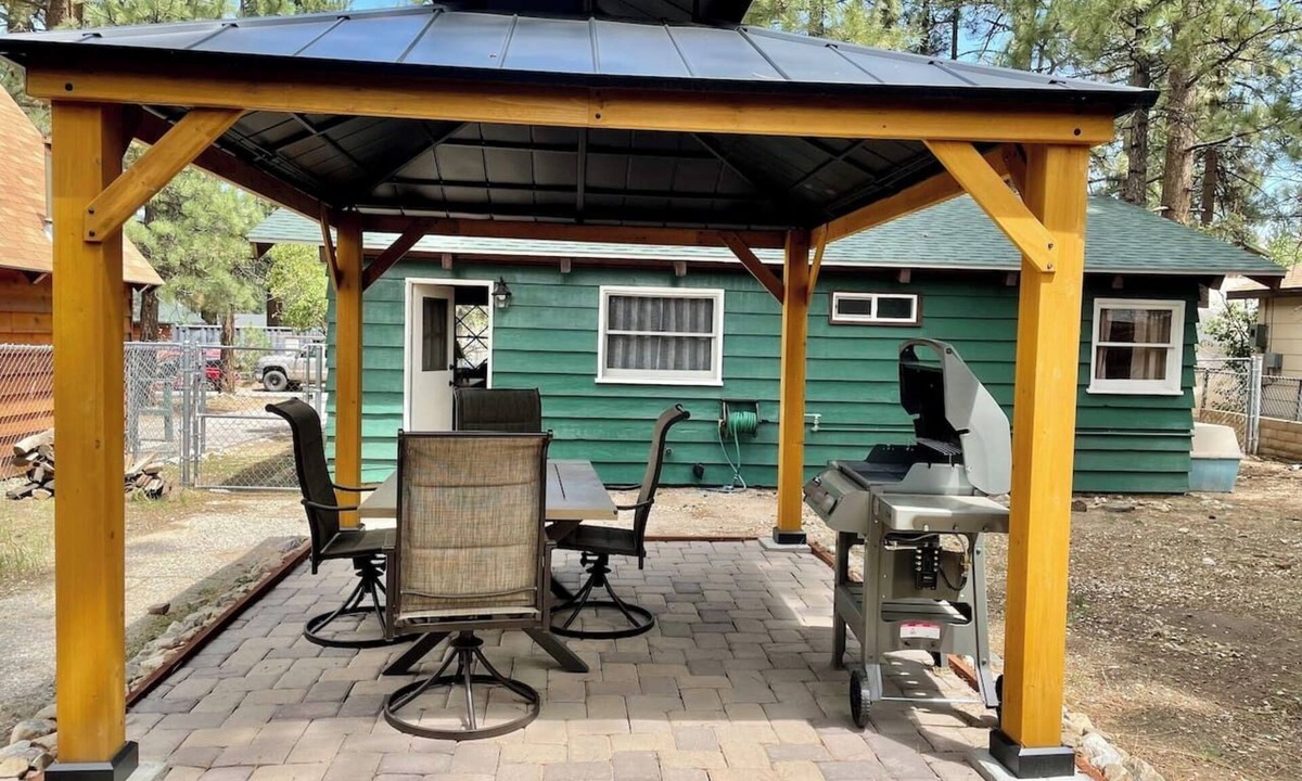 Big Bear City Cabin | Cedar Pines - Big Bear Den