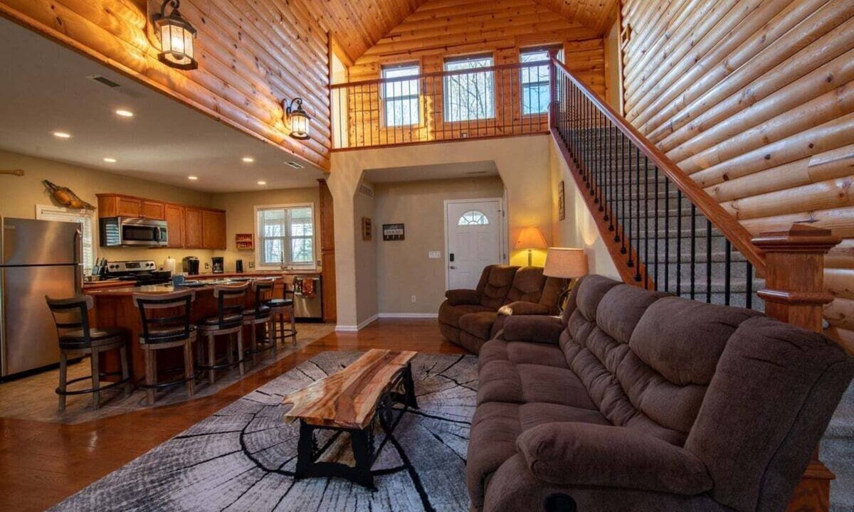 Deepwater House | Cedar Ridge is a beautiful three bedroom and two bath house