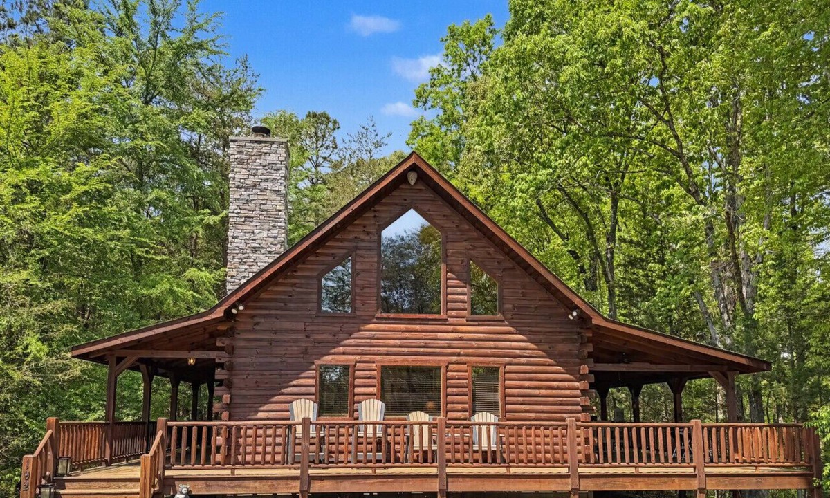Farmville Cabin | Cedar Ridge Lodge | Hot Tub + Fire + Trail Access