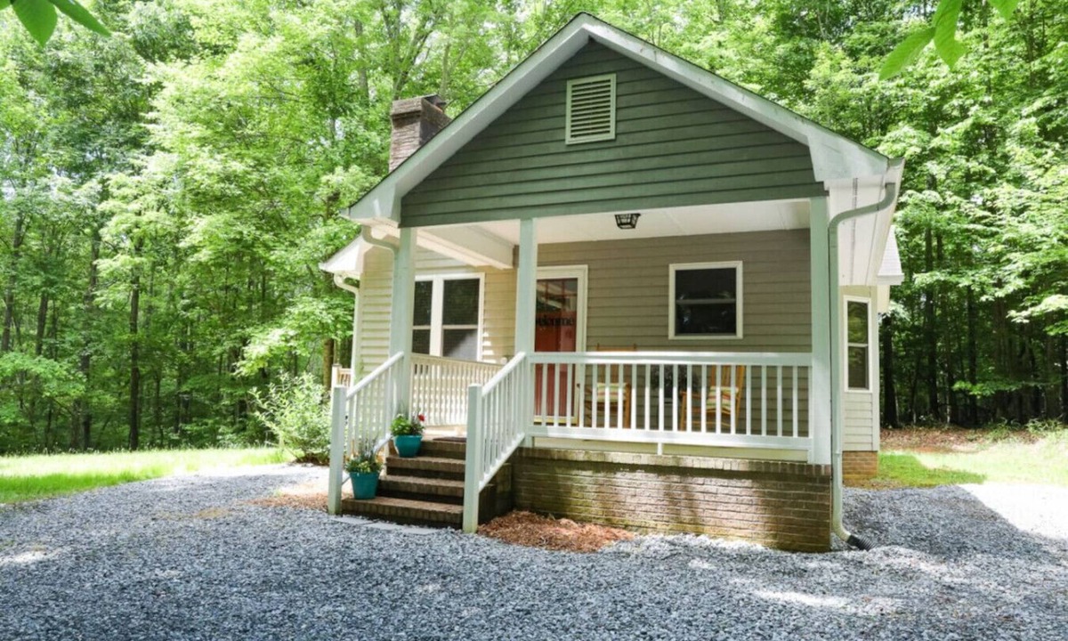 Peters Creek Cottage | Cedar Run Cottage - secluded romantic getaway, by Buffalo Mountain Getaway