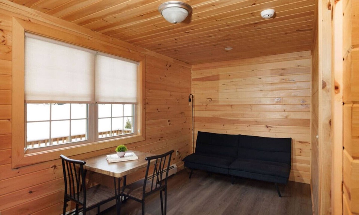 Bethlehem Ski Chalet | Cedar Suite #3-Cozy King Suite