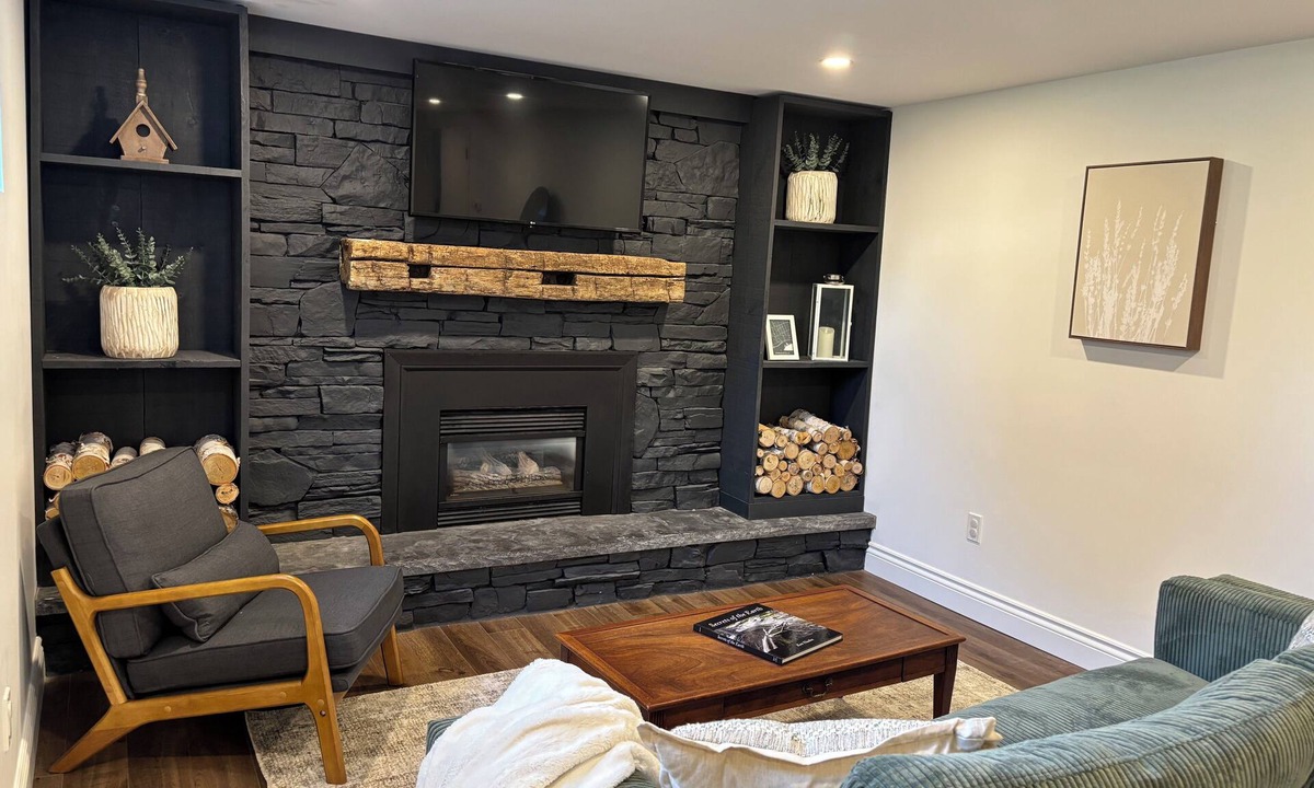 Bowmanville Apartment | Cedar Suite - Patio, full kitchen & in-suite laundry
