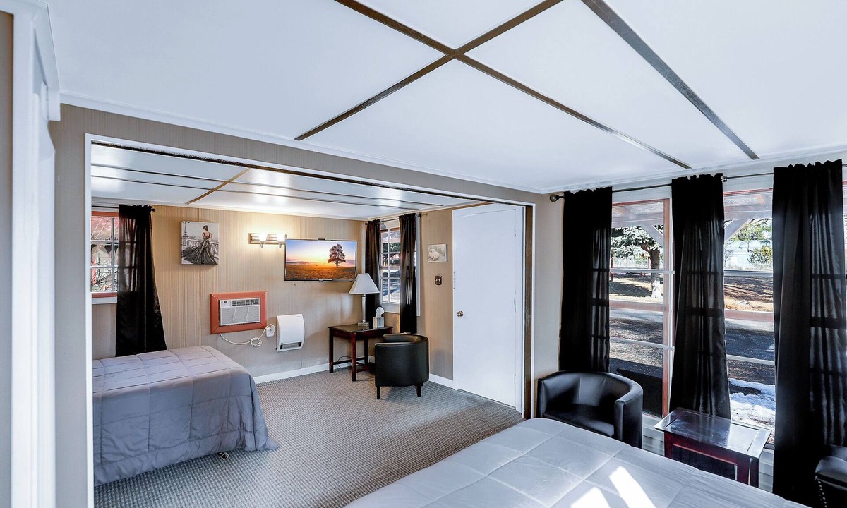 Spokane Hotel | Cedar Village Motel