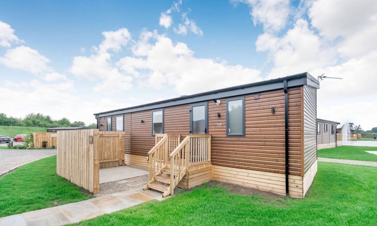 Carlton Miniott Cabin | Cedar, Woodland Lakes