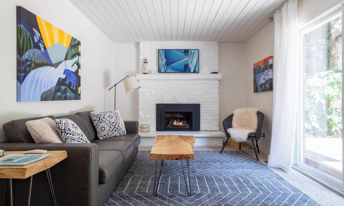 Kincardine Cottage | Cedarhaven - 2 King beds! Hot Tub, Gas Fireplace