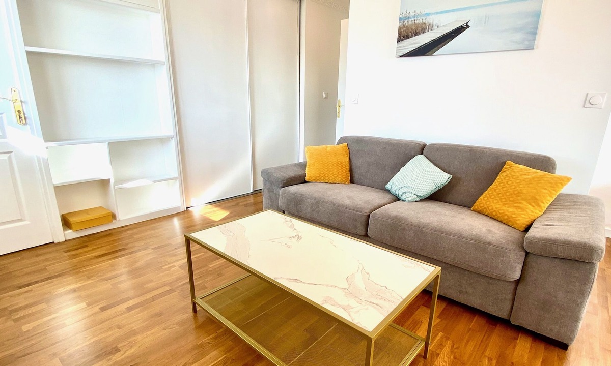 Bernieres-sur-Mer Apartment | Celeno YourHostHelper