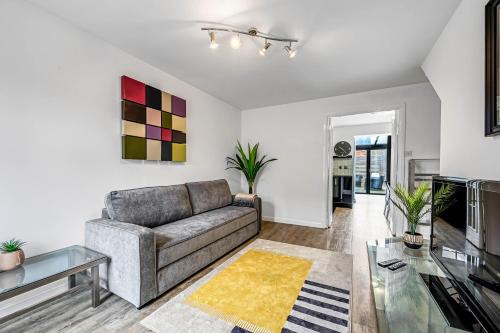 Vauxhall House | Cemeas House - Air Host & Stay - Slps 6 - Parking