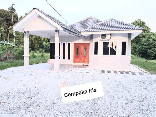Bota House | CEMPAKA IRIS HOMESTAY
