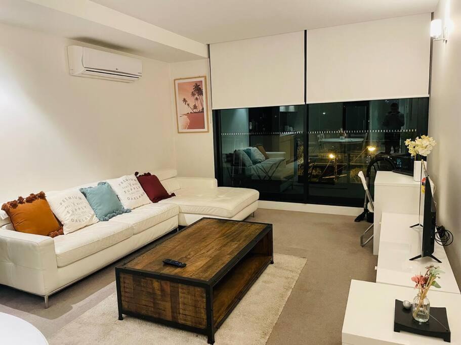 Hawthorn Apartment | Cental location 2 Bedrooms Apt*Free Parking