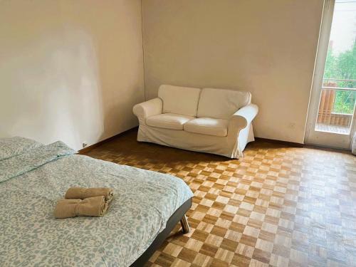 Oberstrass Apartment | Center City Flats with Balcony - Rigi