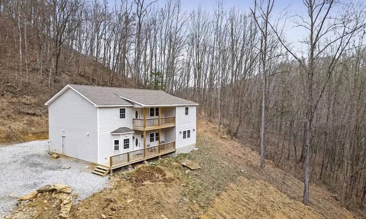Silver Point House | Center Hill Serenity