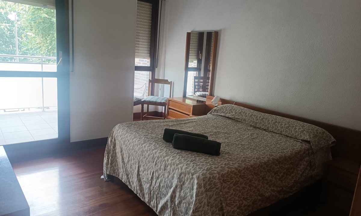 Basurtu Apartment | Center of Bilbao. Pets are allowed. Complete studio with balcony, ideal for couples
