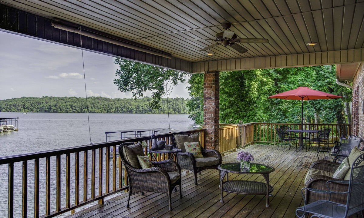 Lakeland House | Centrally Located Lake House with a Secluded Feel Boat Slip Included