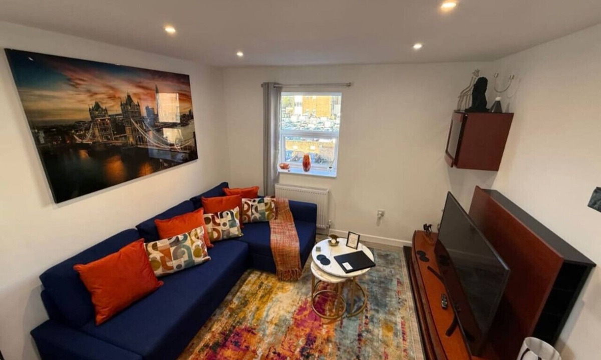 Watford Town Centre Apartment | Central 1BR Watford Flat 12E | Stayfolk