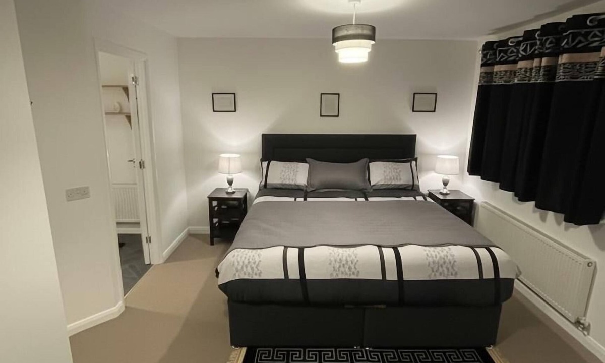 Darley Abbey Apartment | Central 2-Bed Apartment - Sleeps 5 & Free Parking