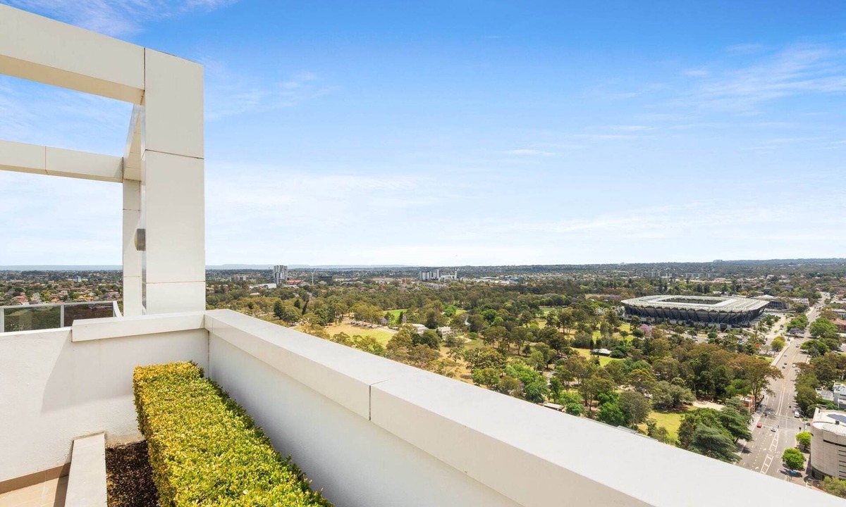 Parramatta CBD Apartment | Central 2-Bed with Parking & Stunning Views