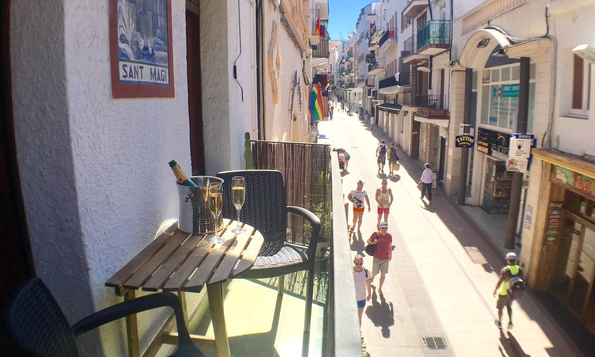 Sitges Town Center Apartment | Central 2 bedroom apartment with sunny balcony