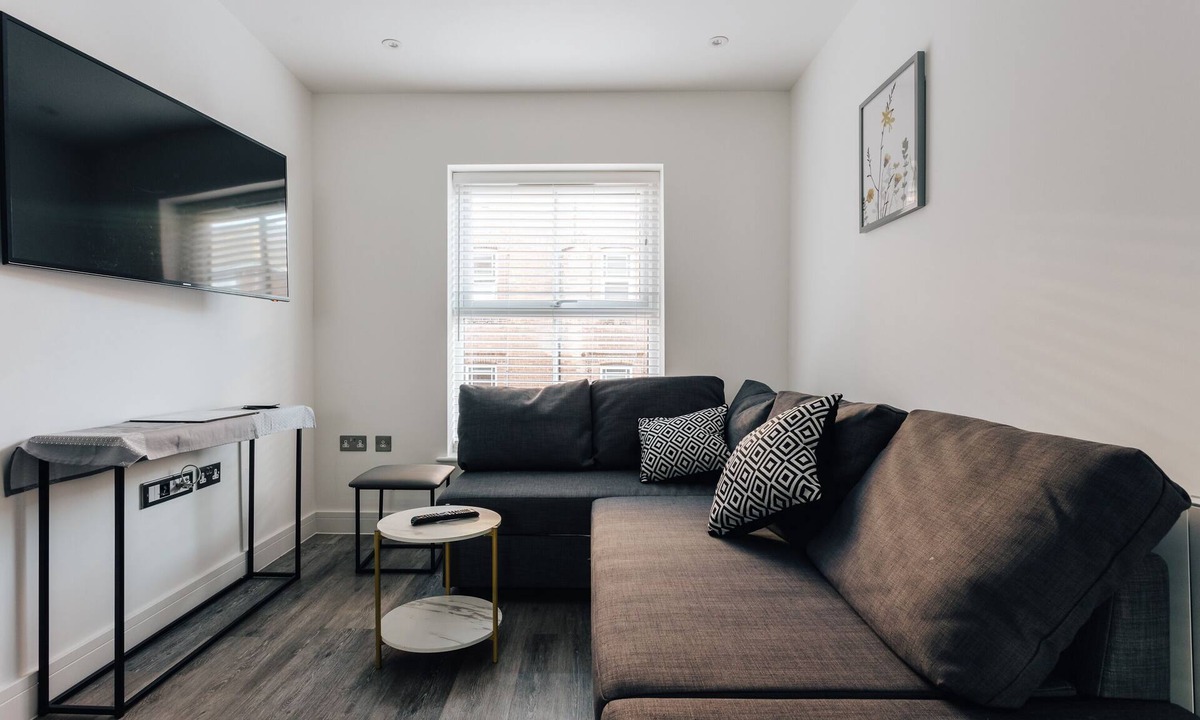Bournemouth Apartment | Central 2 double bedroom flat with parking