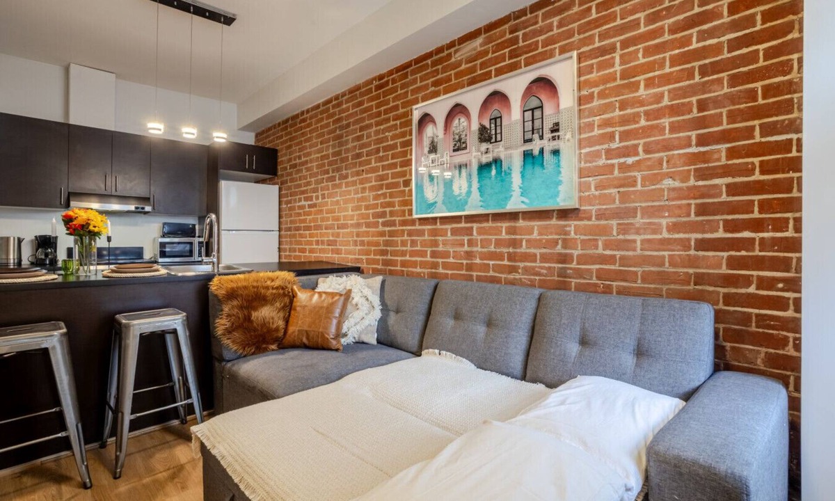 Downtown Montreal Apartment | Central 2BDR Condo on Bishop-Vibe Central MTL