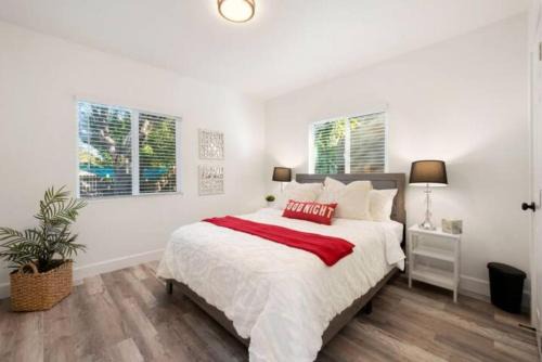 Southeastern Sacramento House | Central 2BR 1BA & Arcade Crib in the heart of Sac
